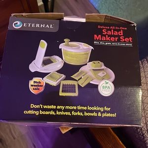 Brand new never used salad maker set